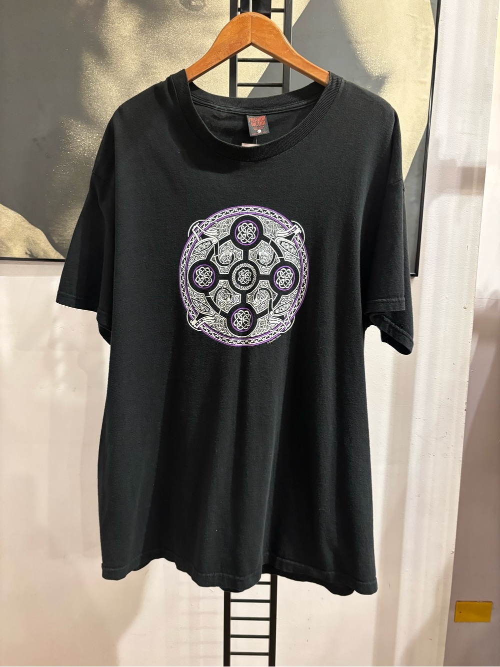 Fashion Victim Courtney Davis Celtic Knot in Purple Vintage T Shirt size XL